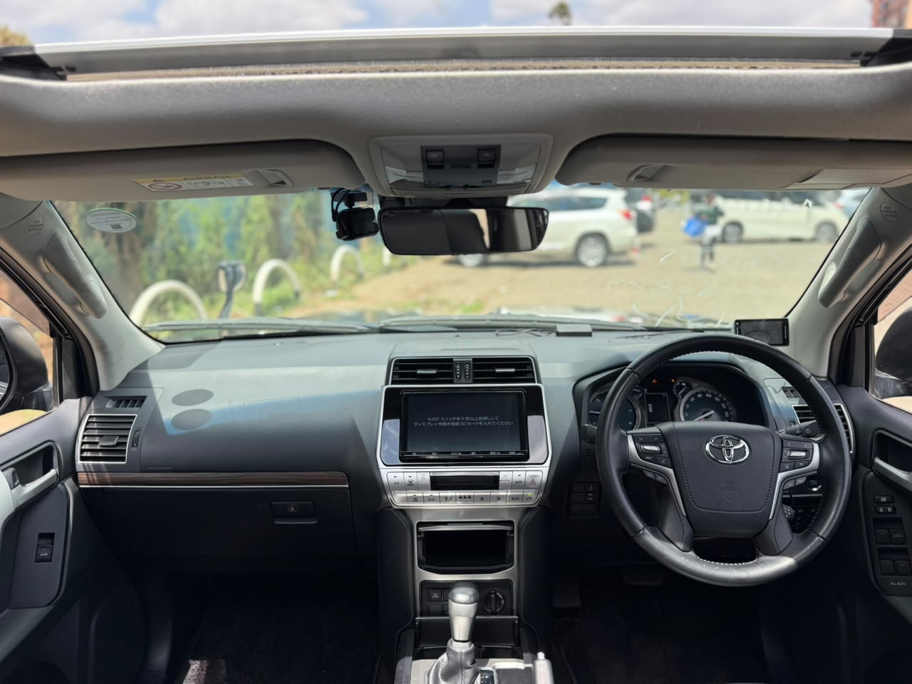 Vehicle photo 8