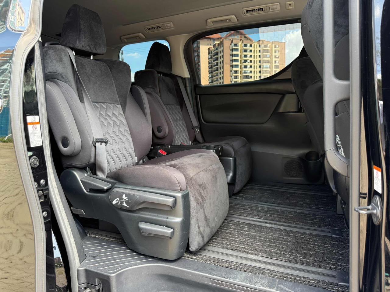 Vehicle photo 6