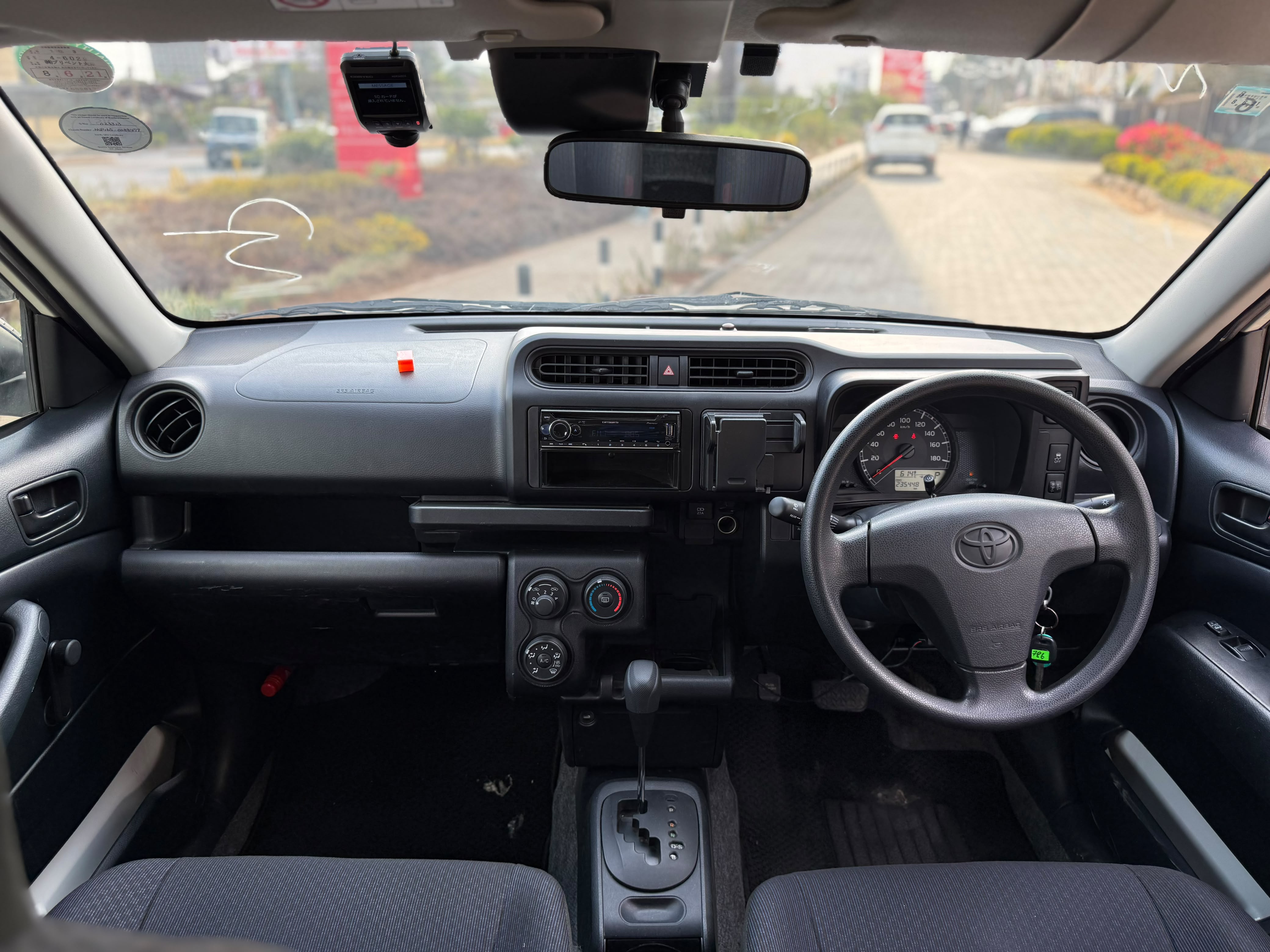 Vehicle photo 7