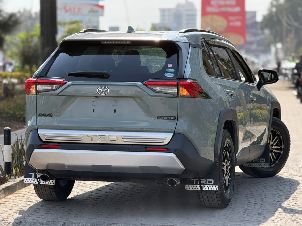 Vehicle photo 4