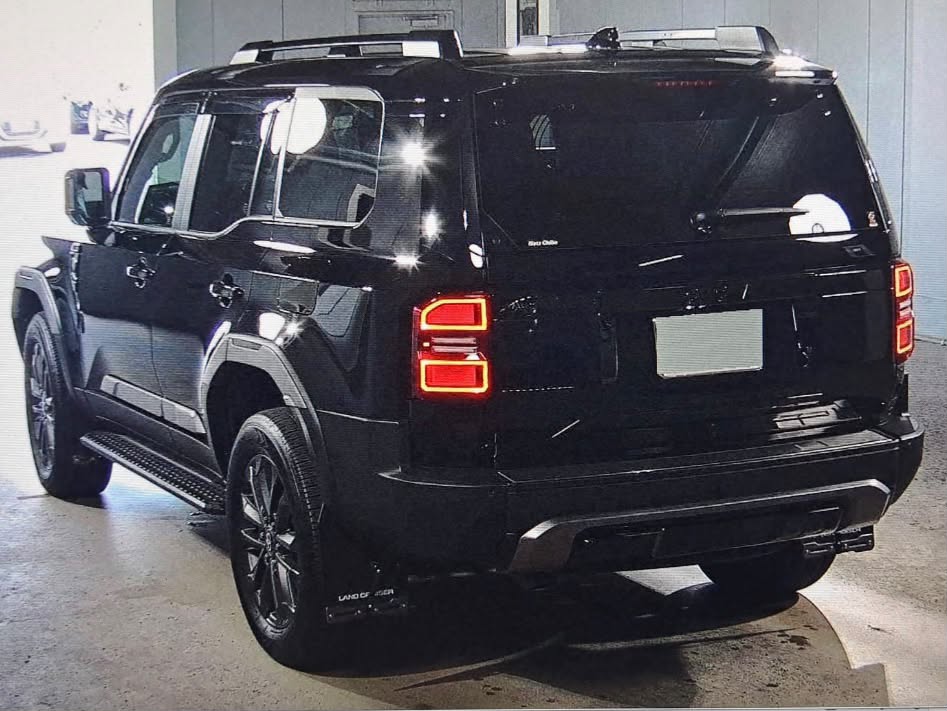 Vehicle photo 2