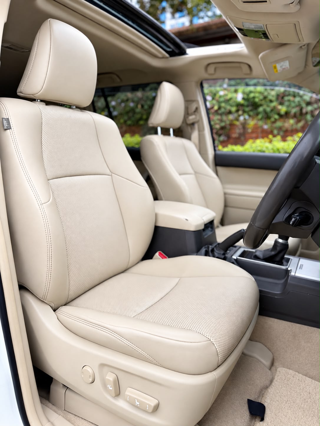 Vehicle photo 6