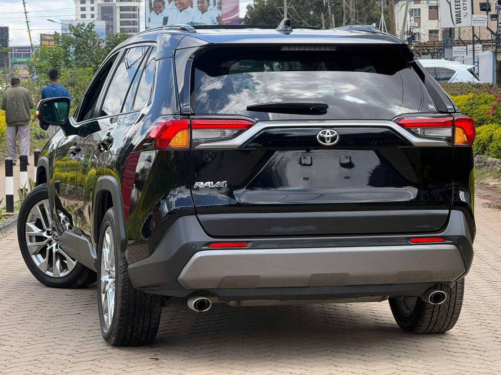 Vehicle photo 2
