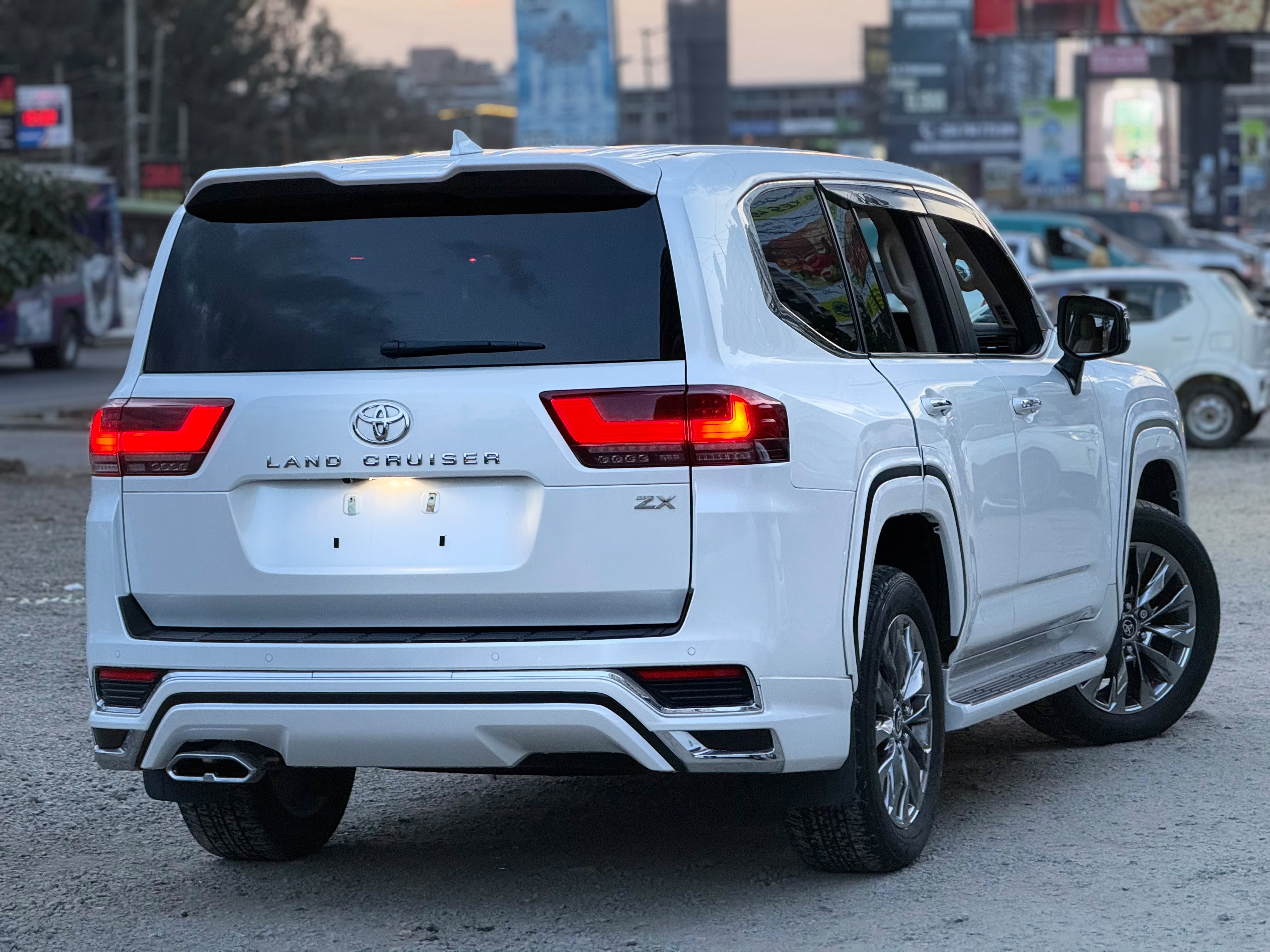 Vehicle photo 4