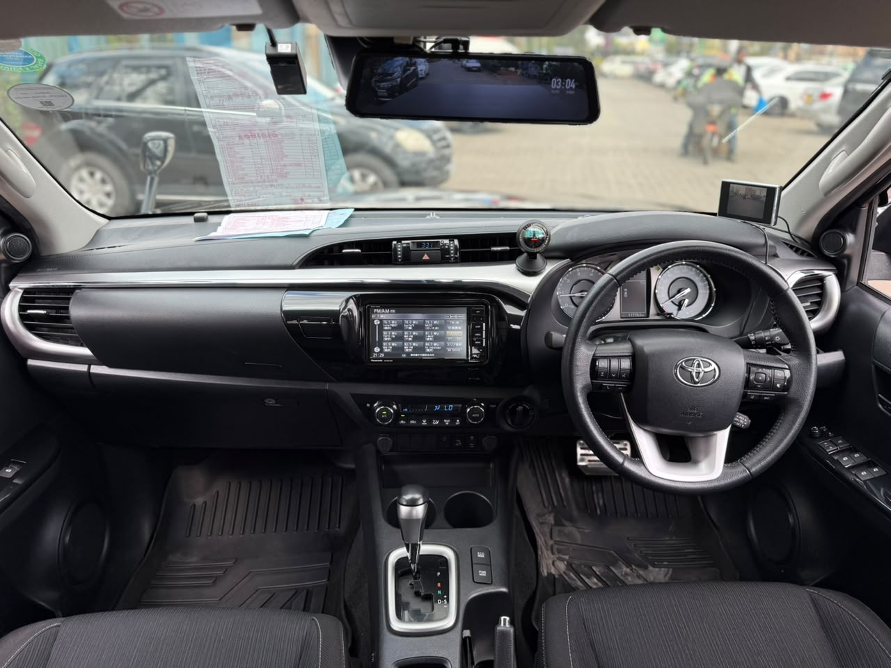 Vehicle photo 8