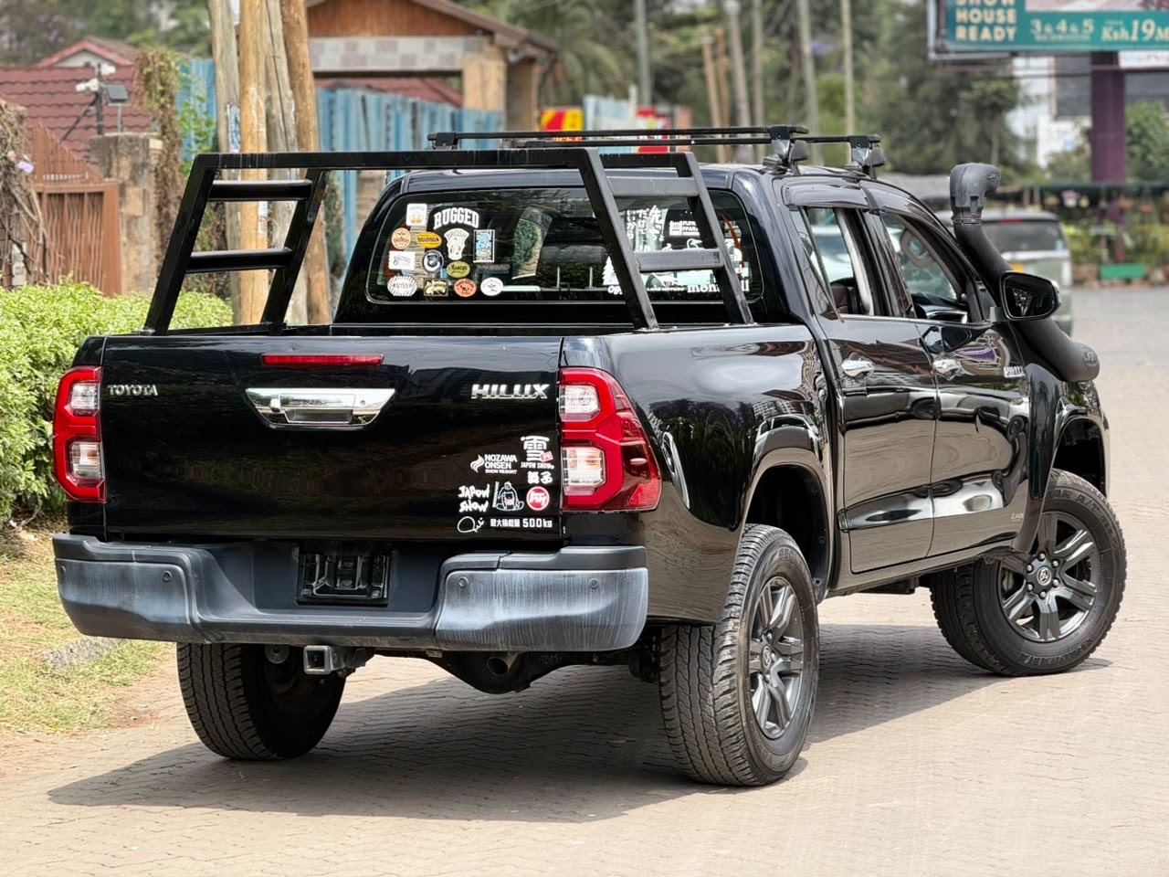 Vehicle photo 4