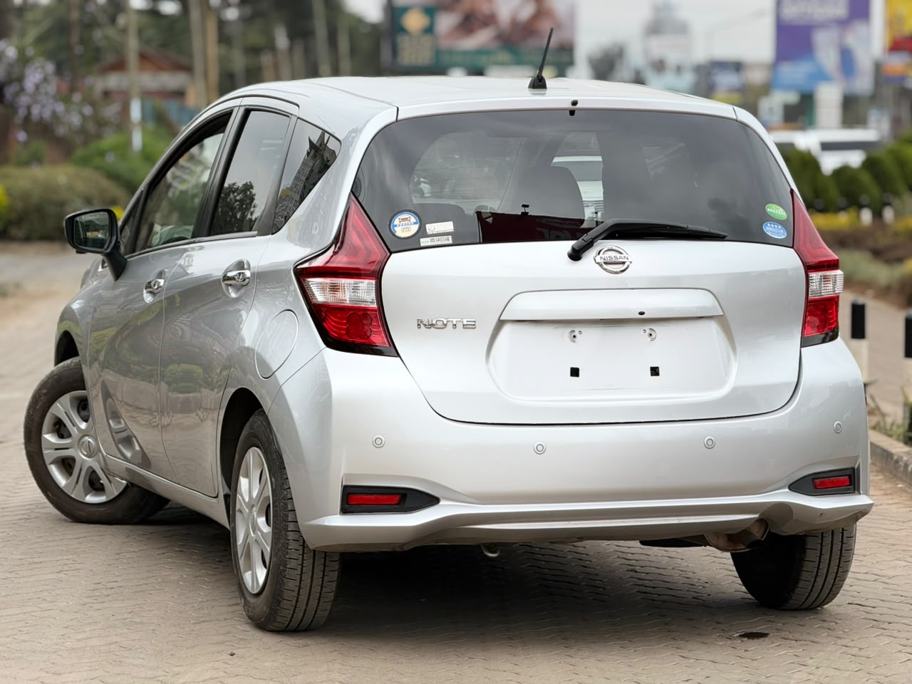 Vehicle photo 4