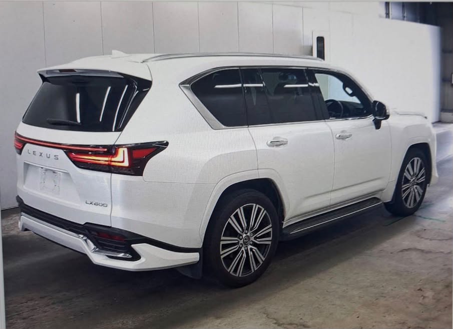 Vehicle photo 4