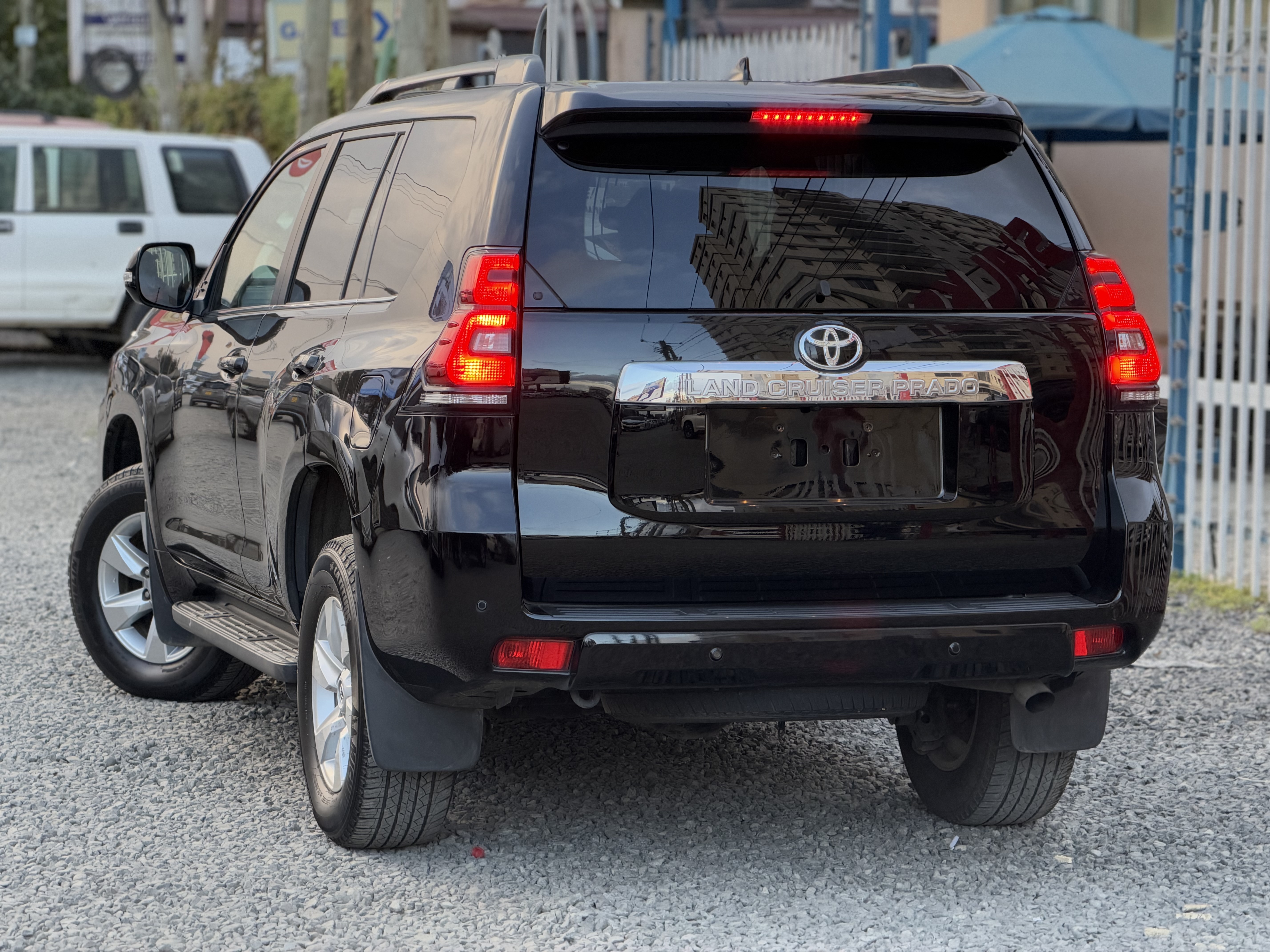 Vehicle photo 2