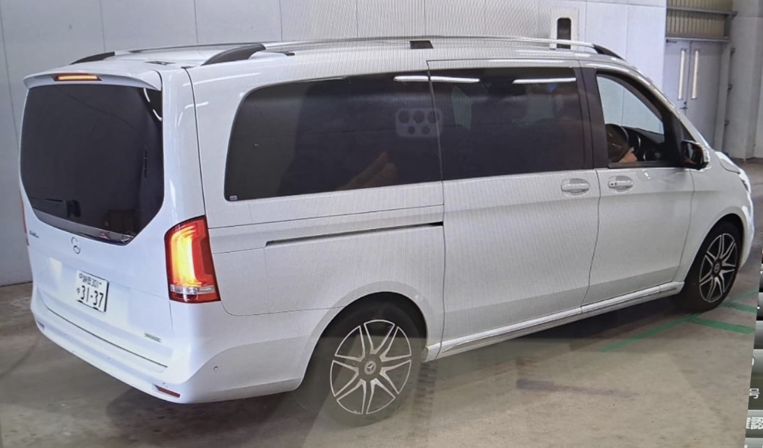 Vehicle photo 3