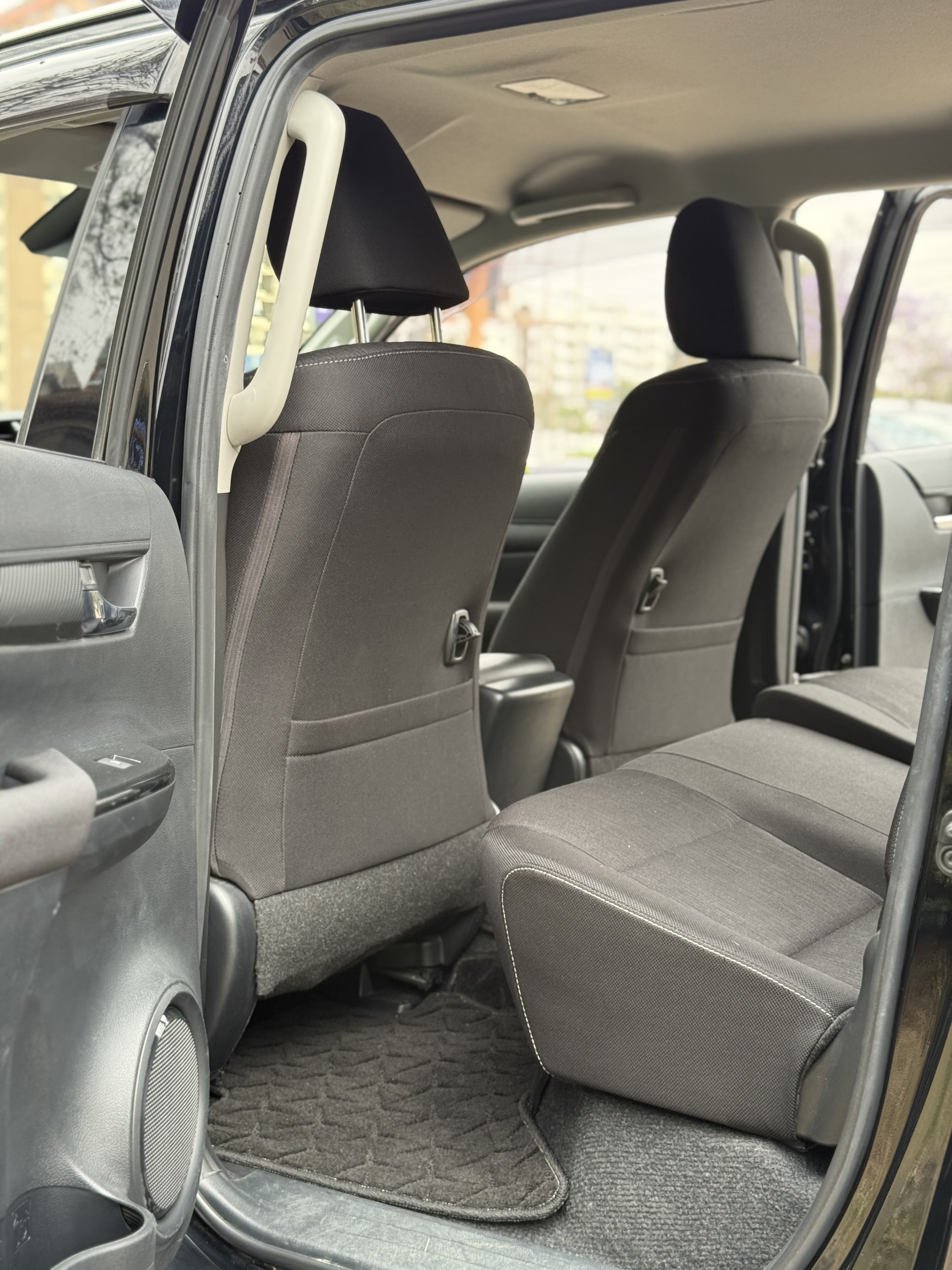 Vehicle photo 6