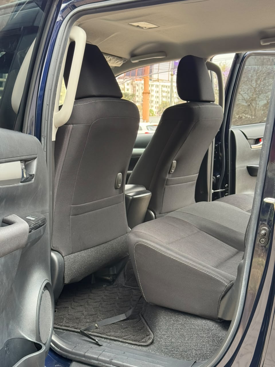 Vehicle photo 7