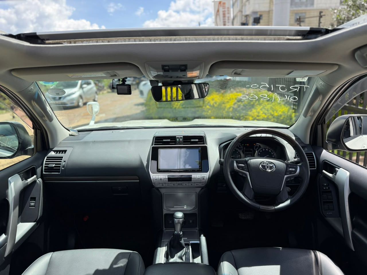 Vehicle photo 8