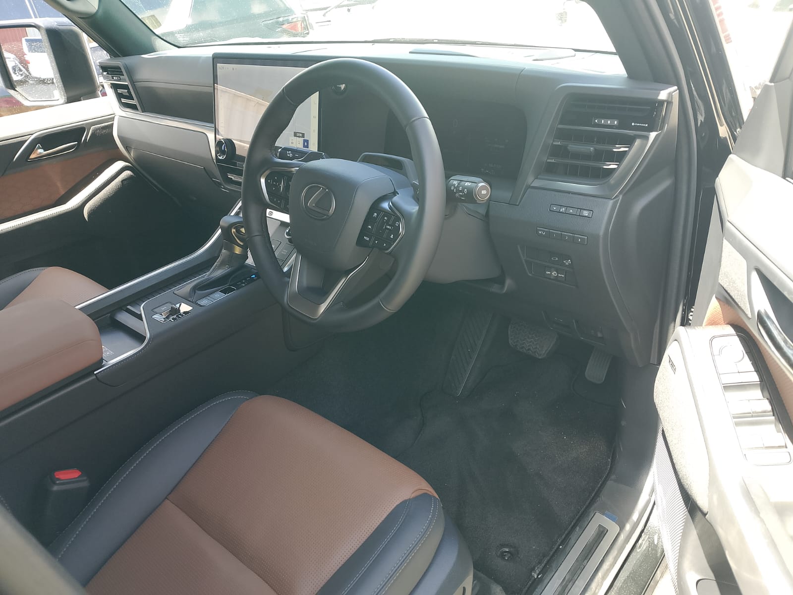 Vehicle photo 5