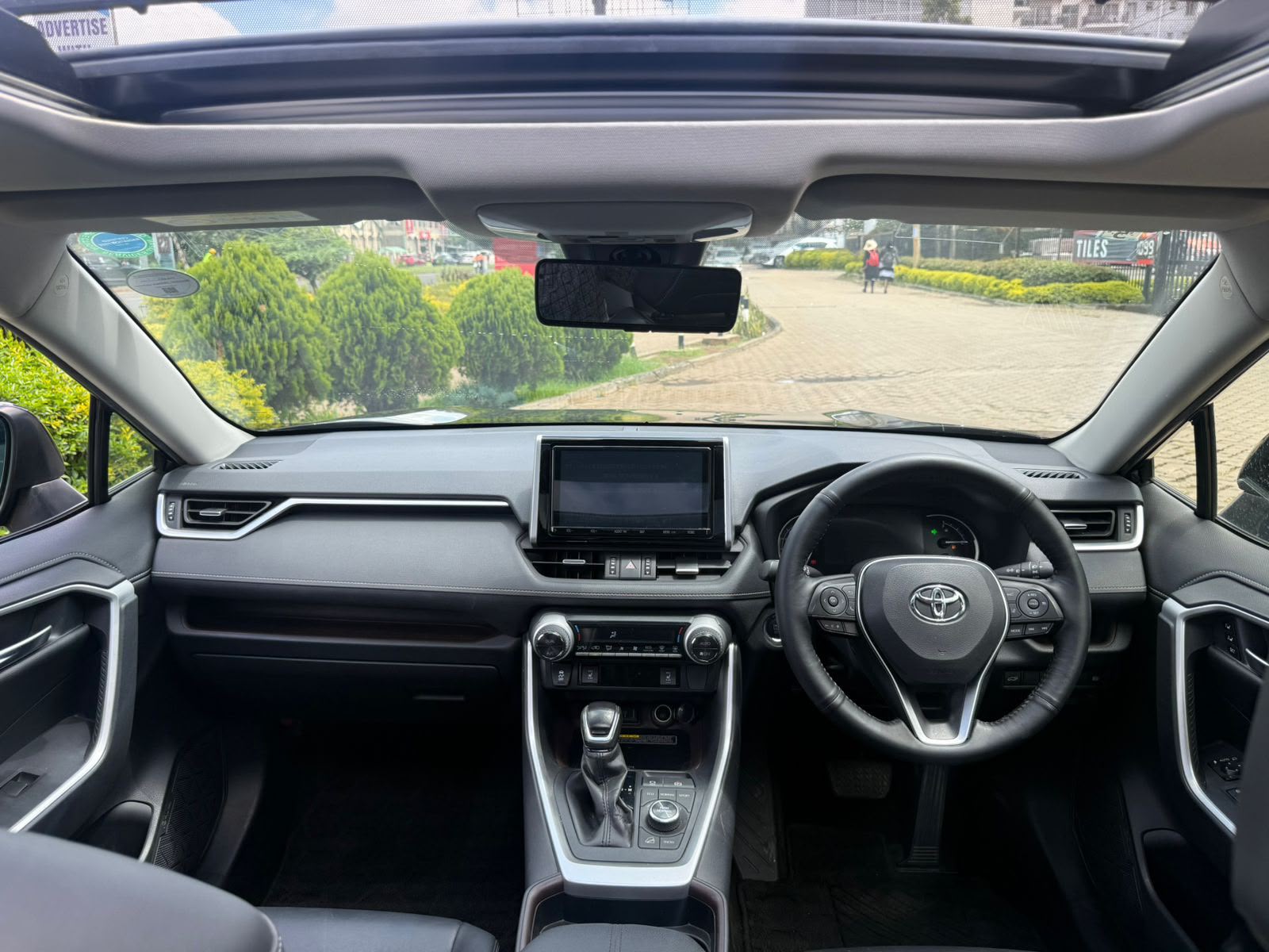 Vehicle photo 8