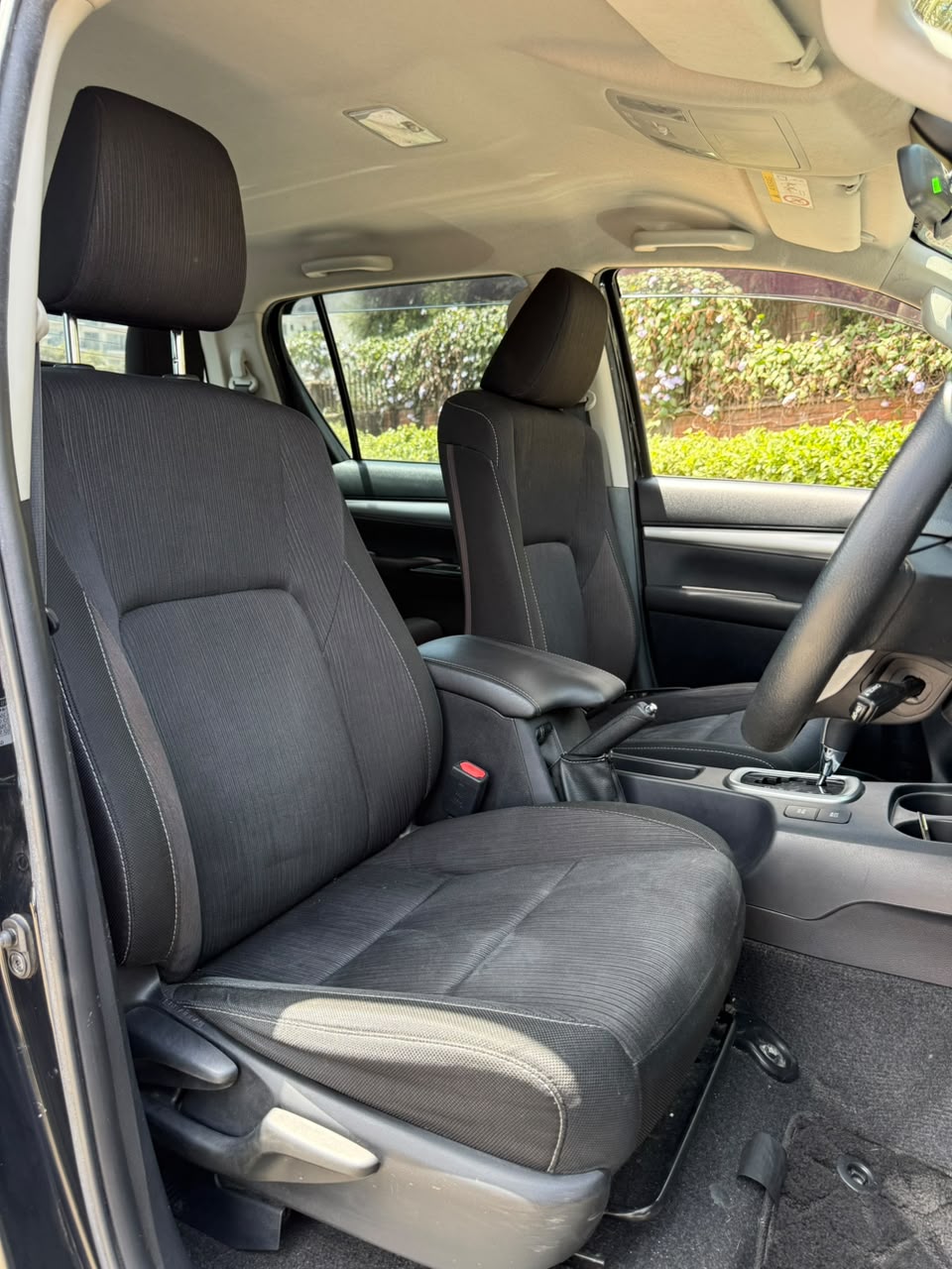 Vehicle photo 6