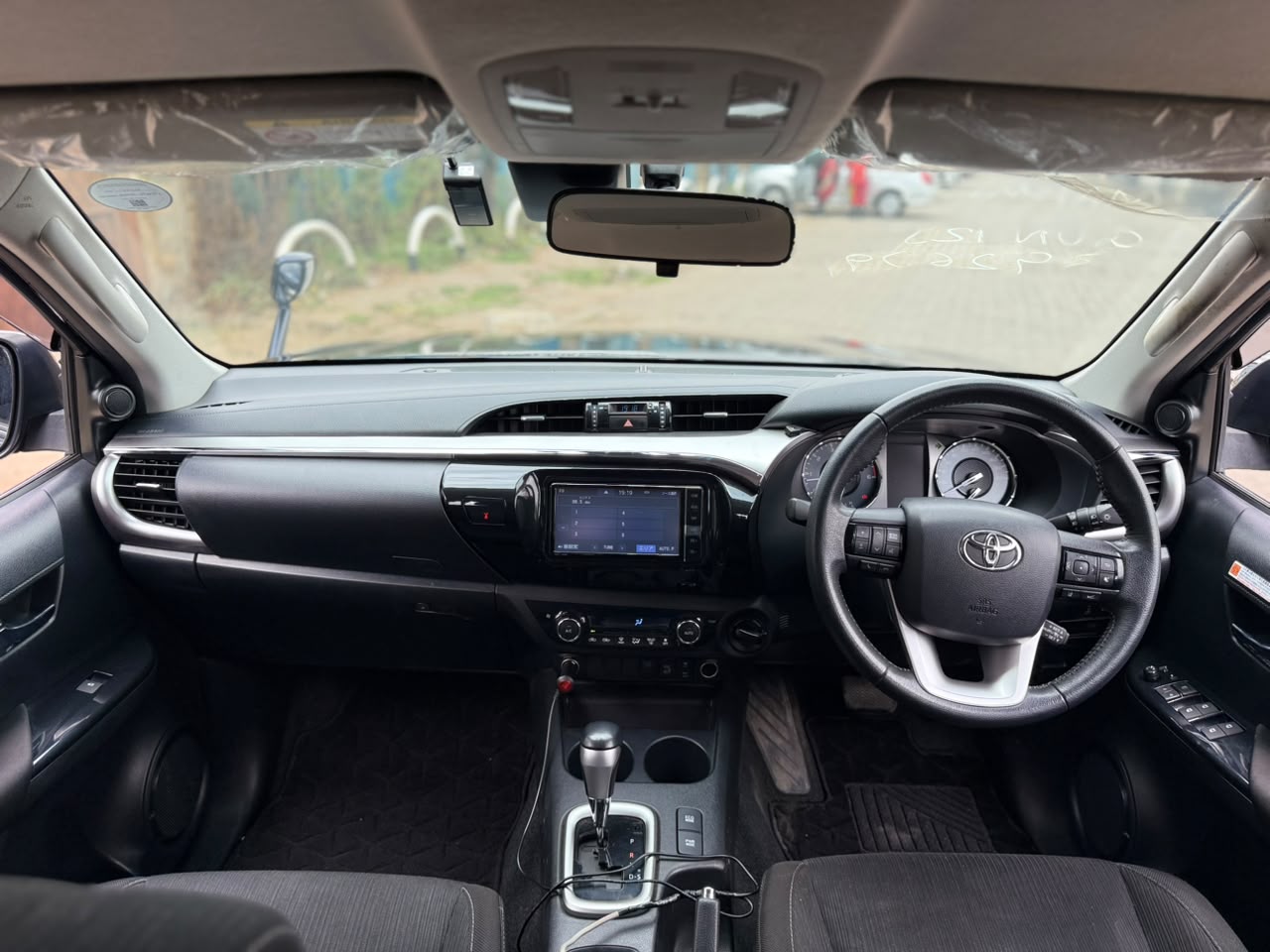 Vehicle photo 8