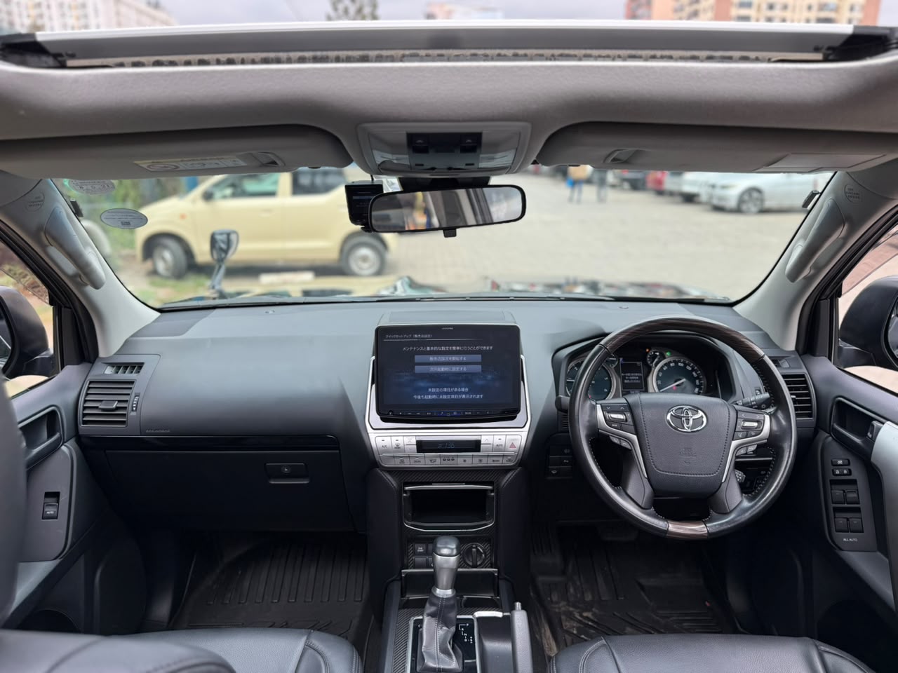Vehicle photo 7