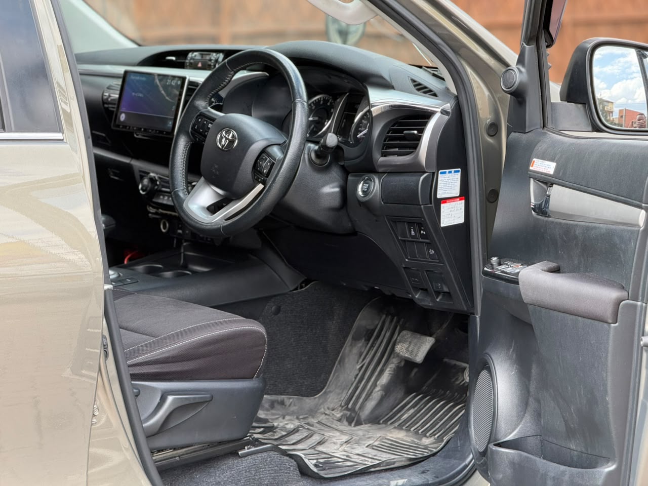 Vehicle photo 5