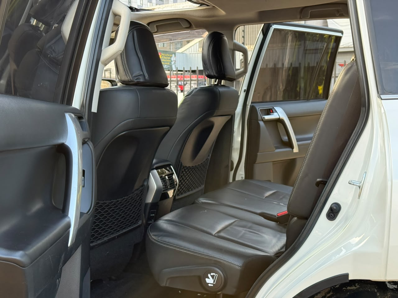 Vehicle photo 7