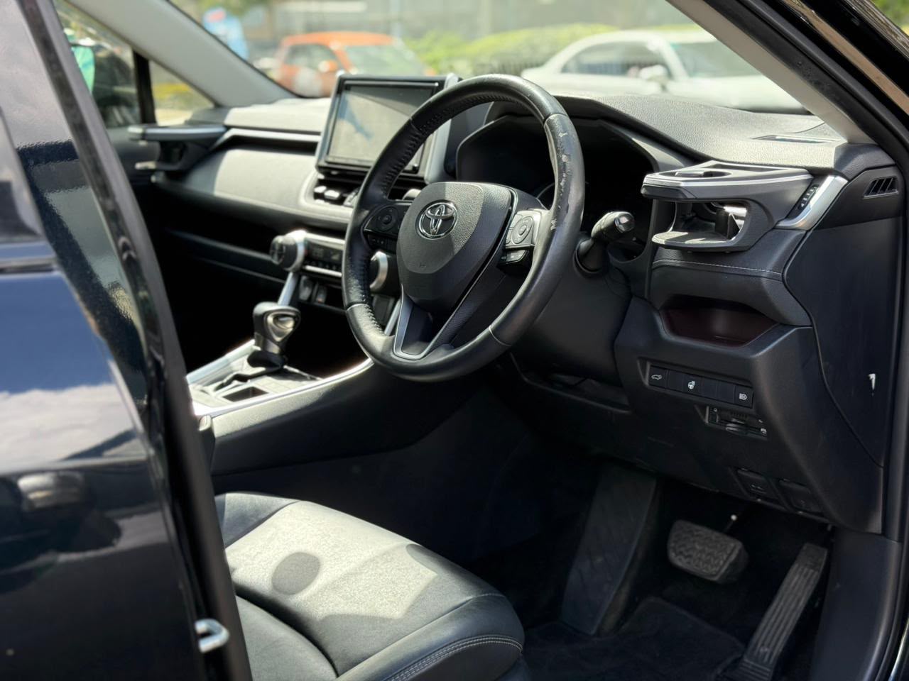 Vehicle photo 8