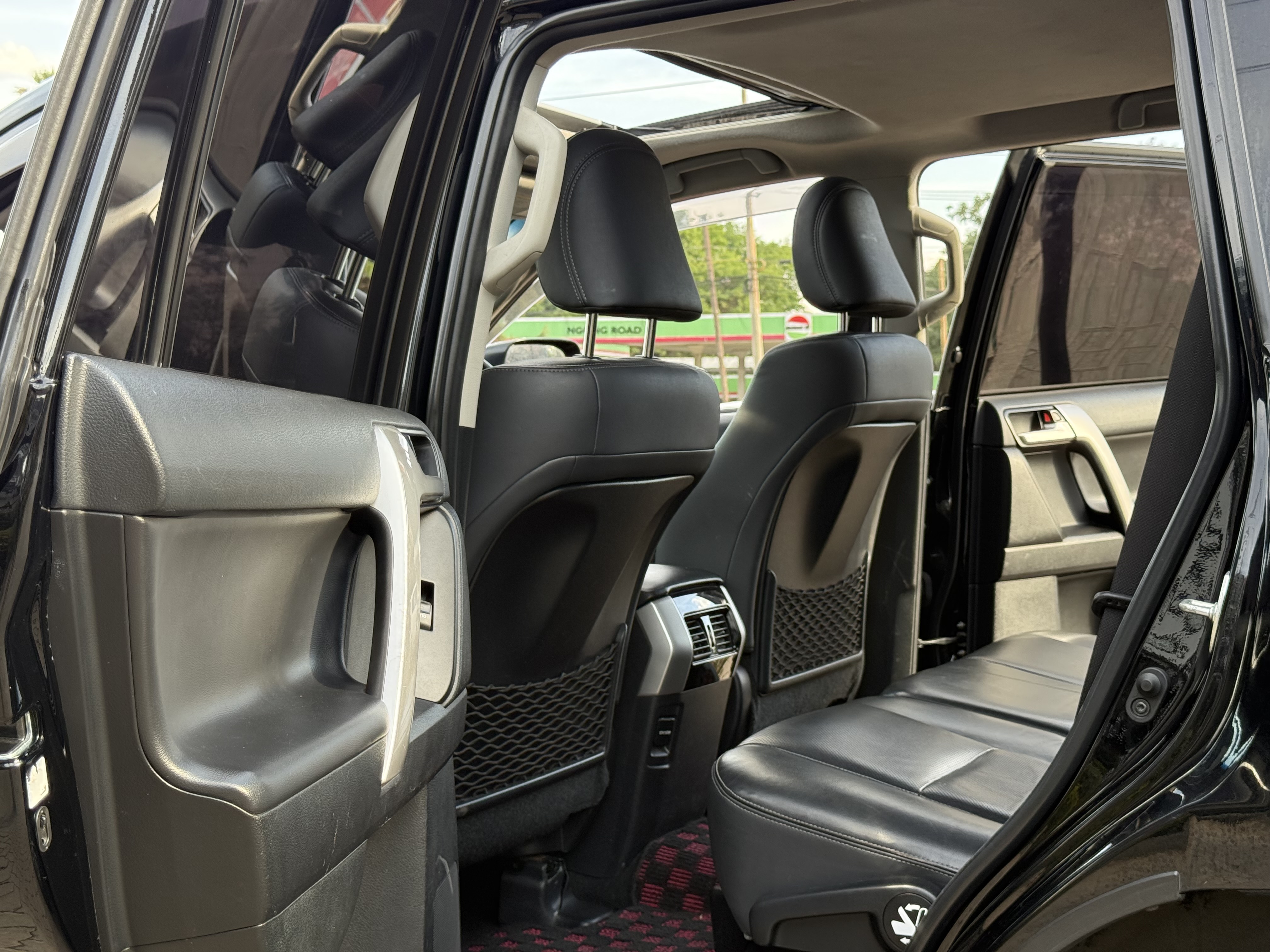 Vehicle photo 7