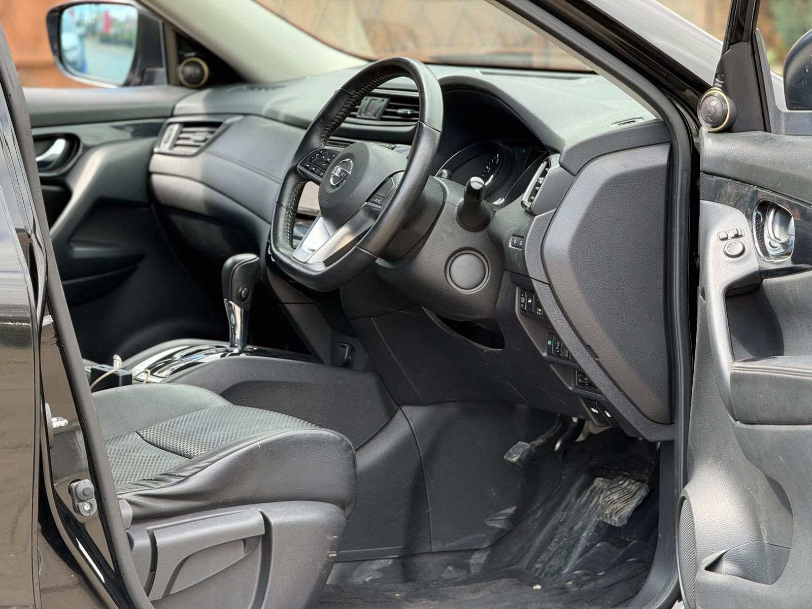 Vehicle photo 5