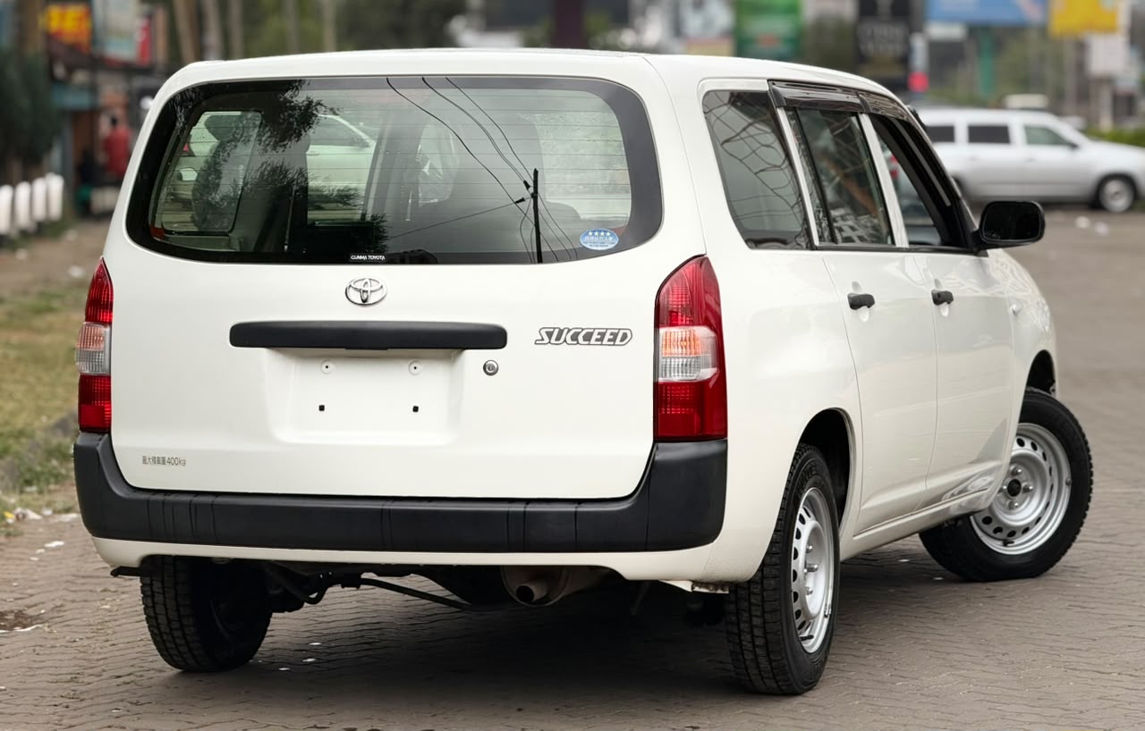 Vehicle photo 4