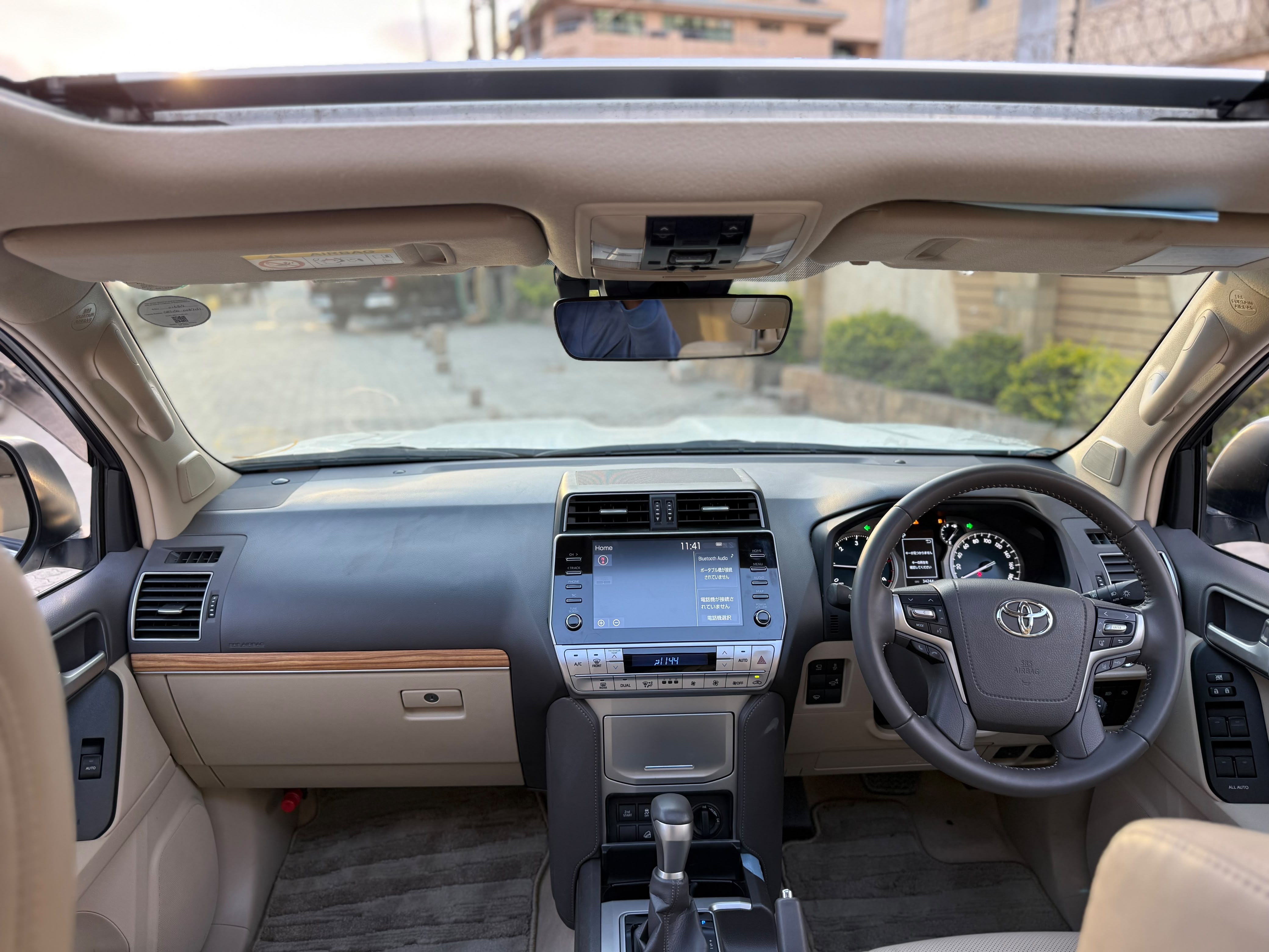 Vehicle photo 7
