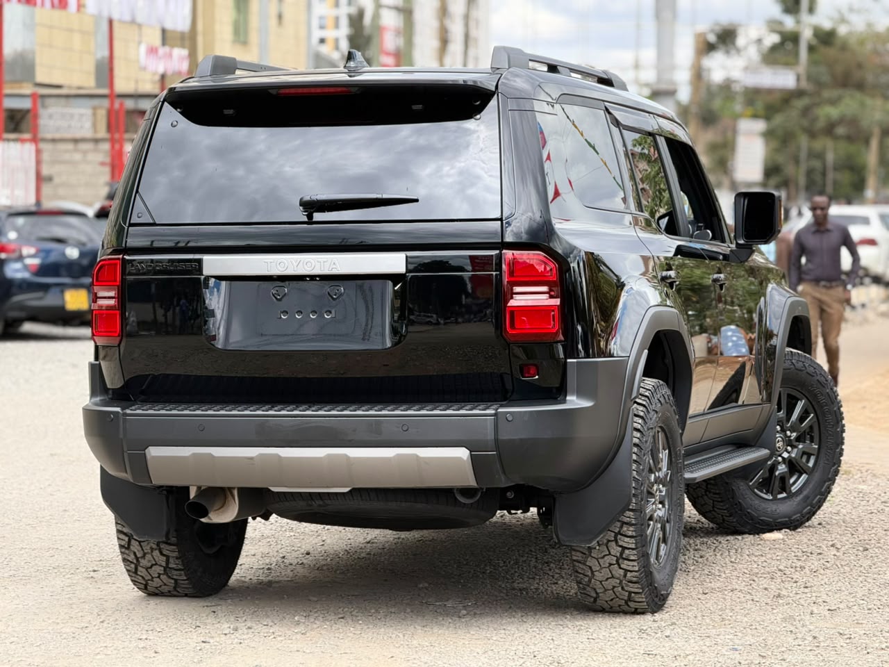 Vehicle photo 4
