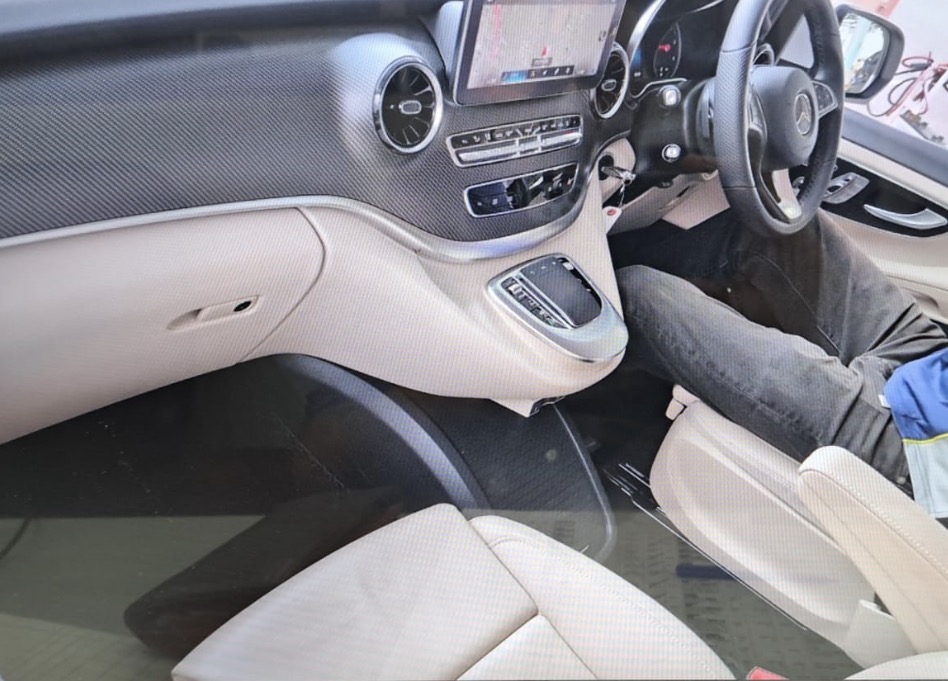 Vehicle photo 5