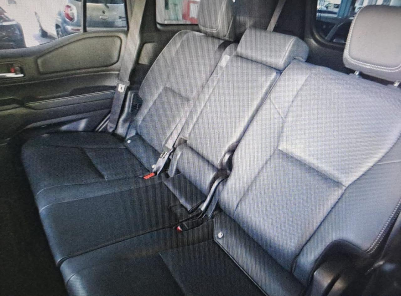 Vehicle photo 5