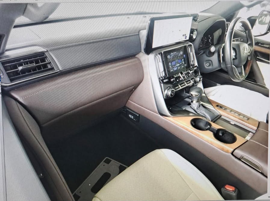Vehicle photo 3
