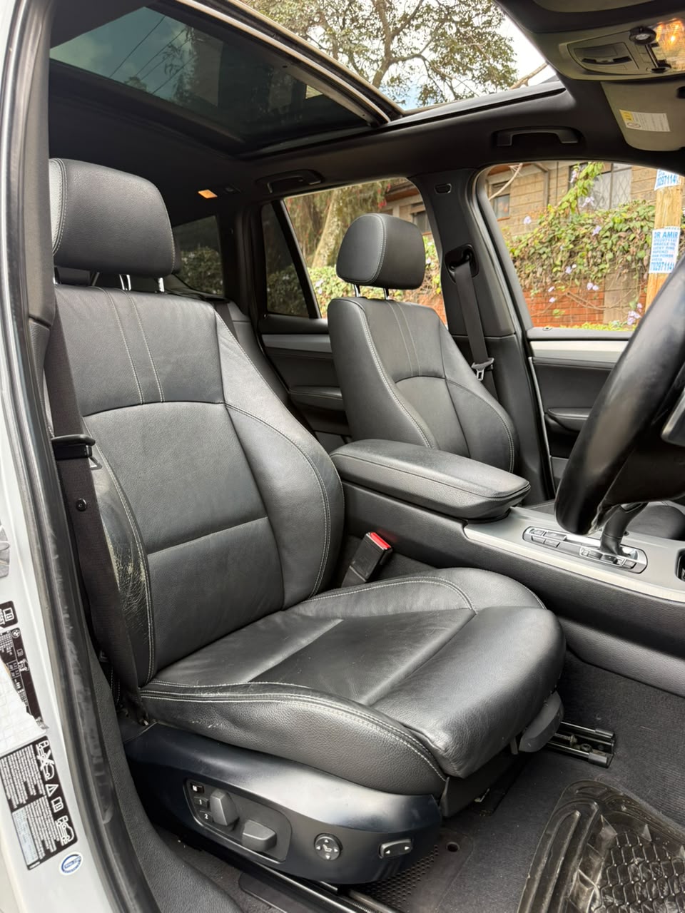 Vehicle photo 6
