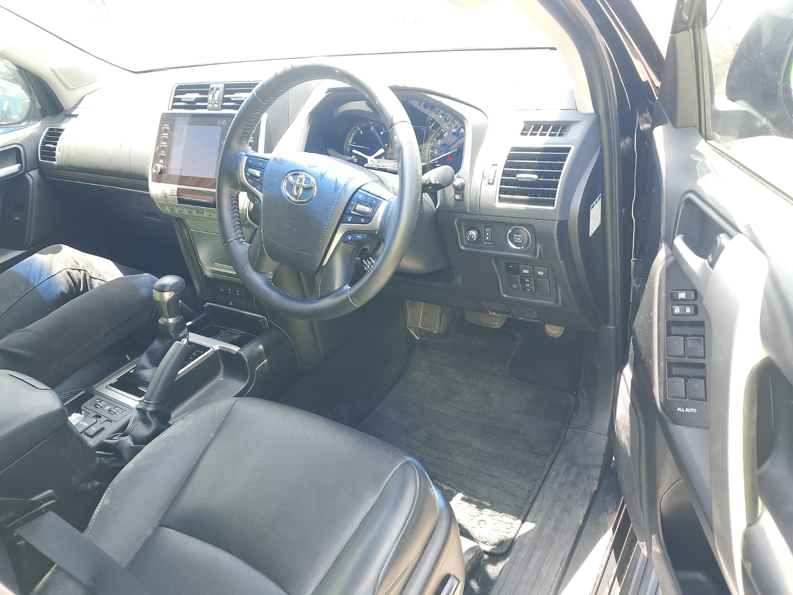 Vehicle photo 4