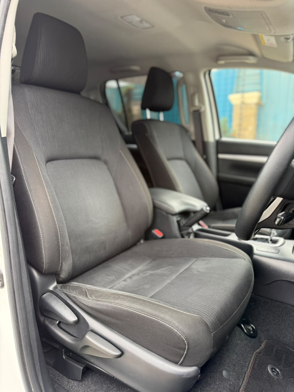 Vehicle photo 6