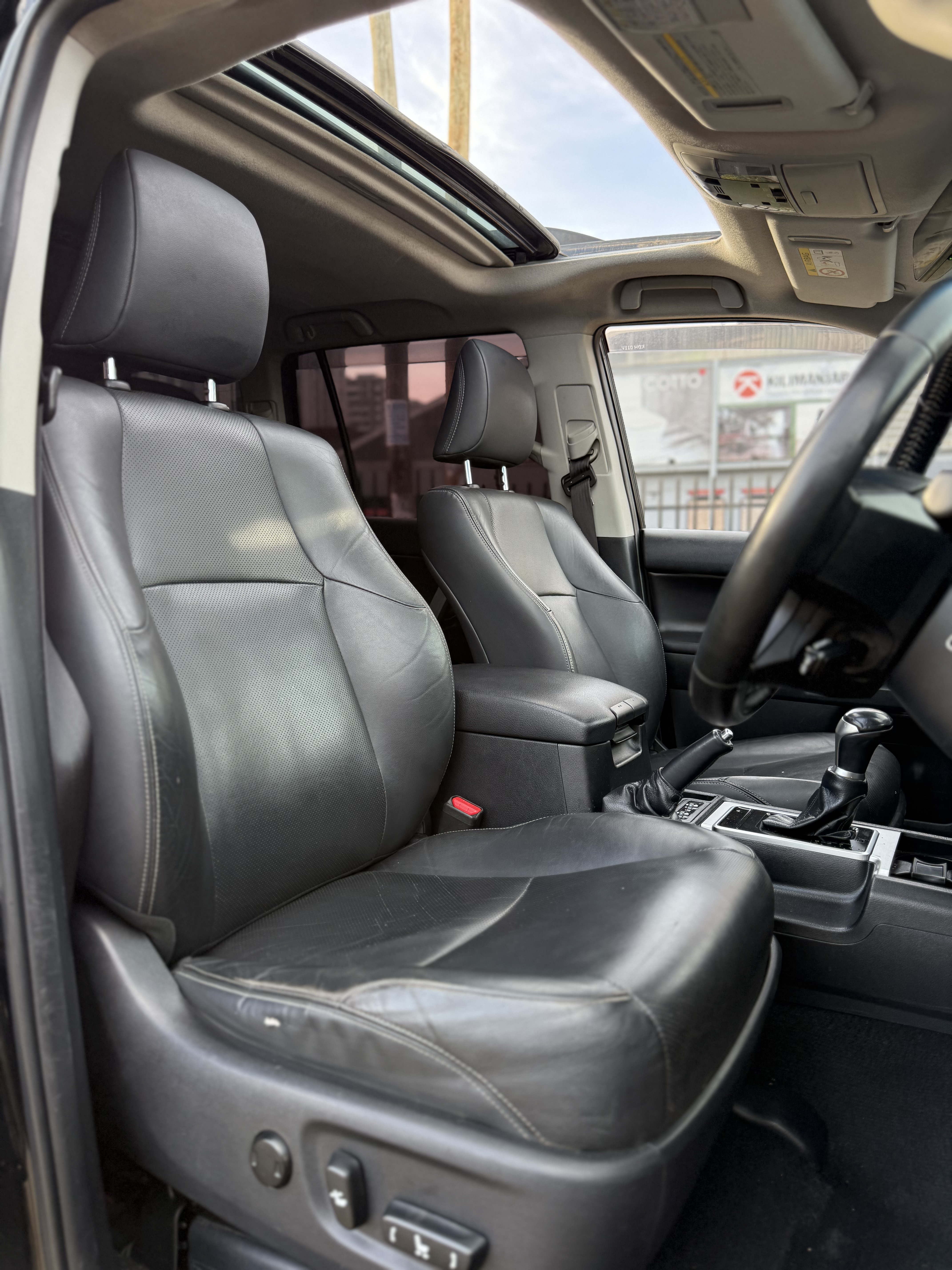 Vehicle photo 6