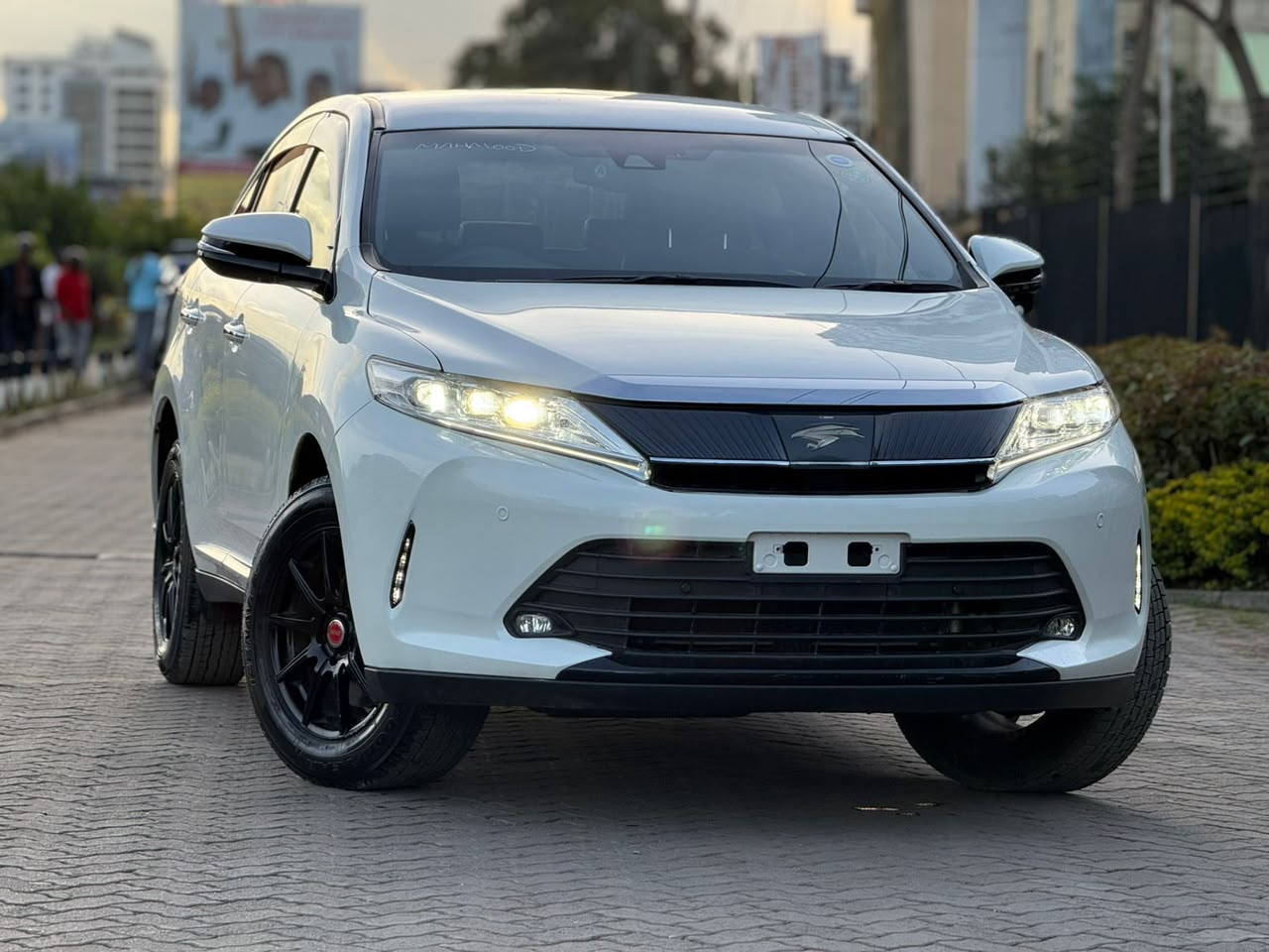TOYOTA HARRIER