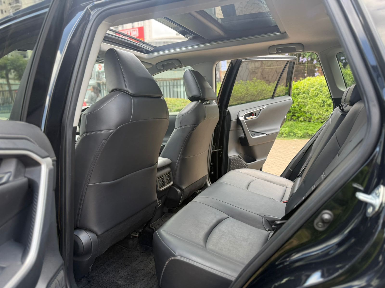 Vehicle photo 7