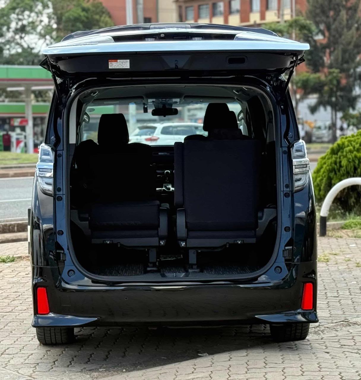 Vehicle photo 8