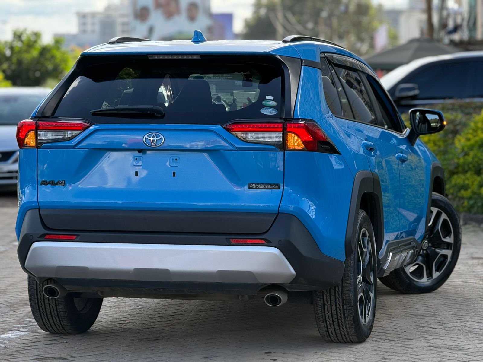 Vehicle photo 4