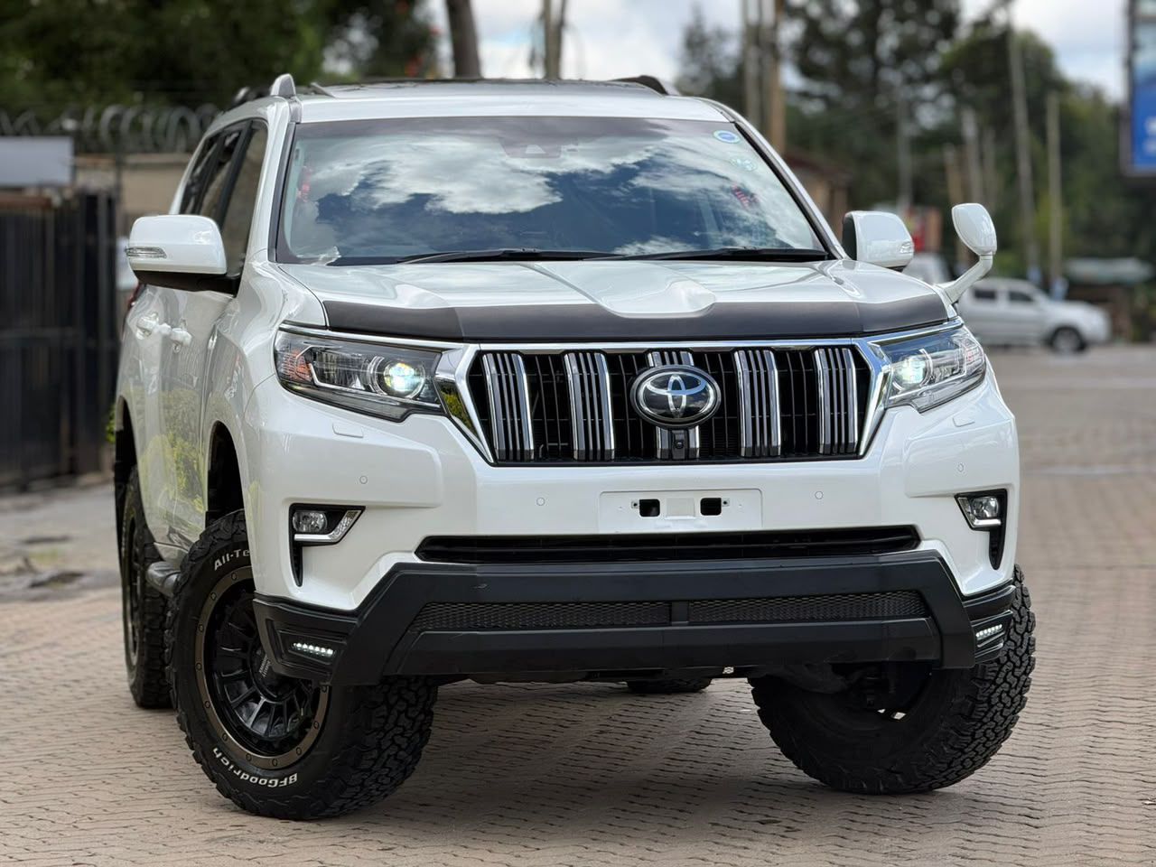 TOYOTA LAND CRUISER PRADO