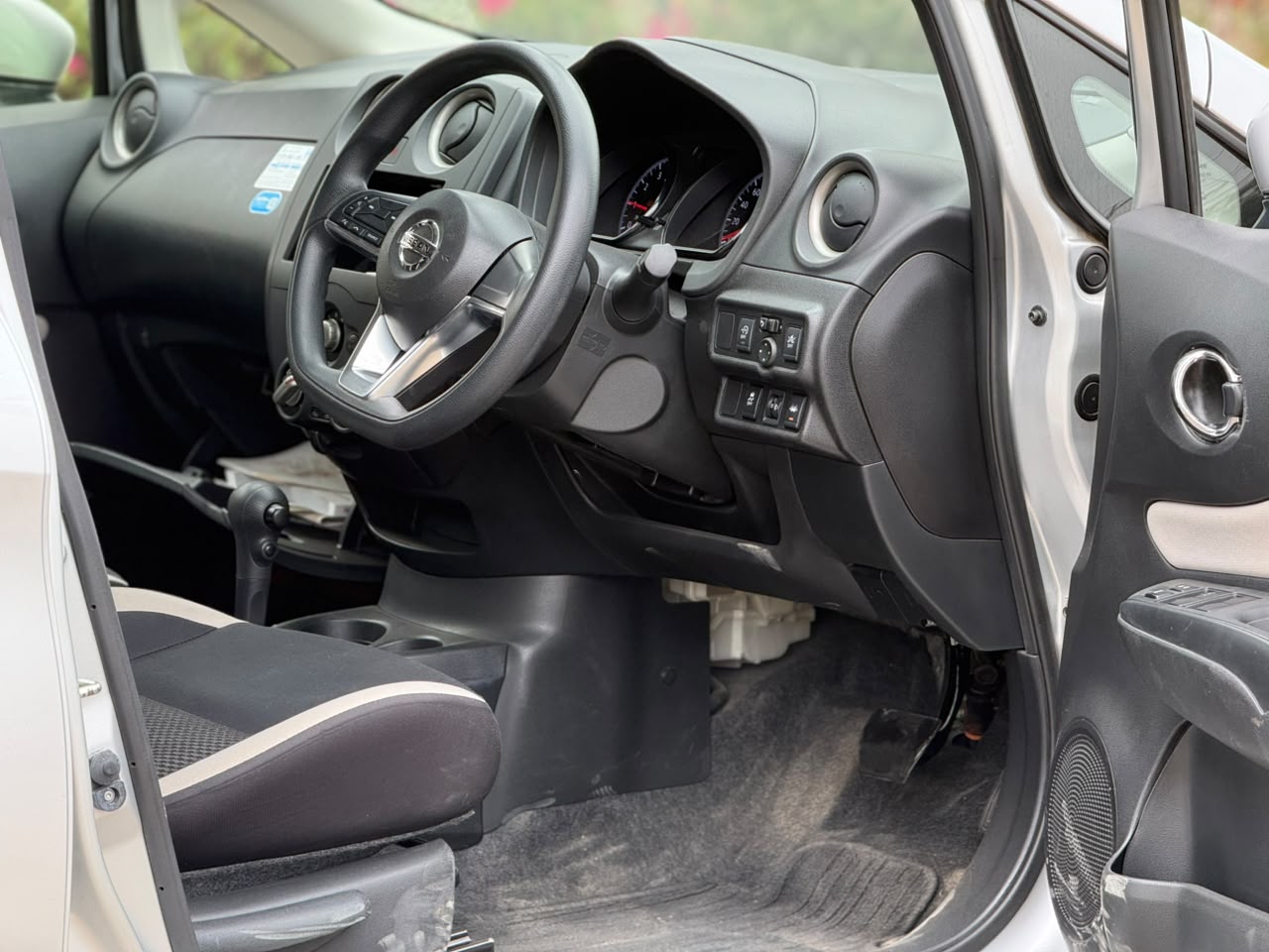 Vehicle photo 5