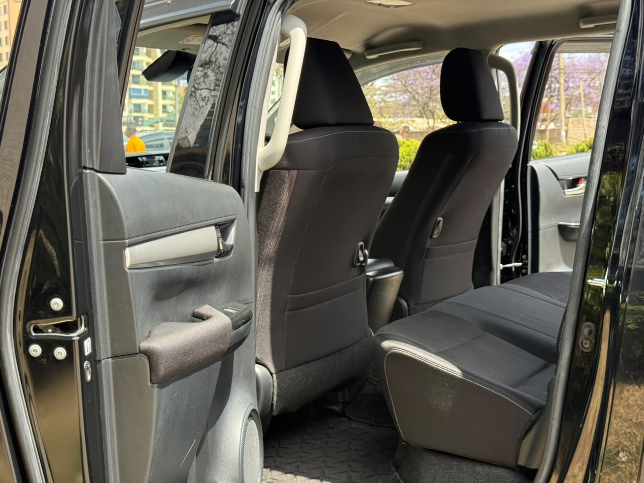 Vehicle photo 7