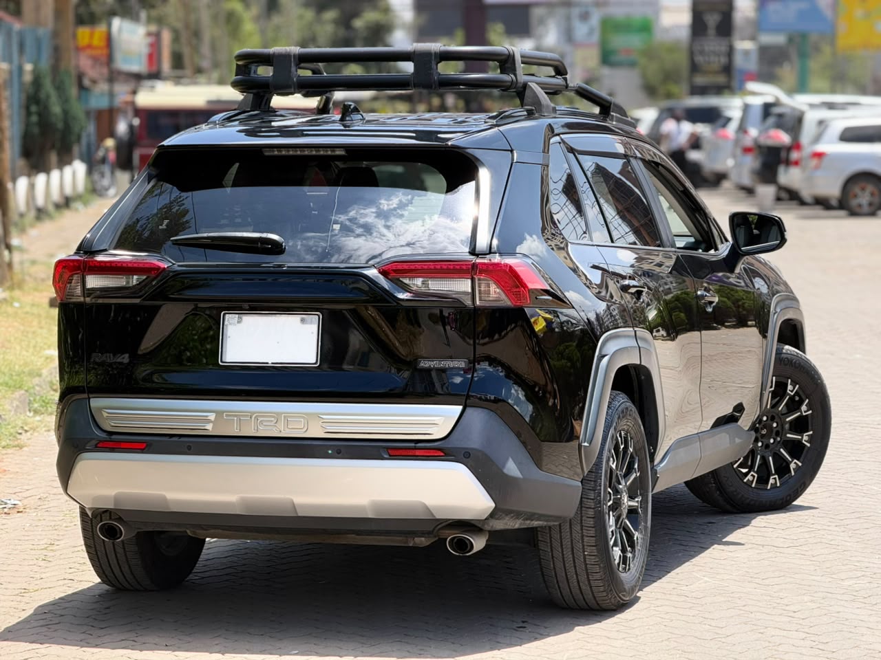 Vehicle photo 8