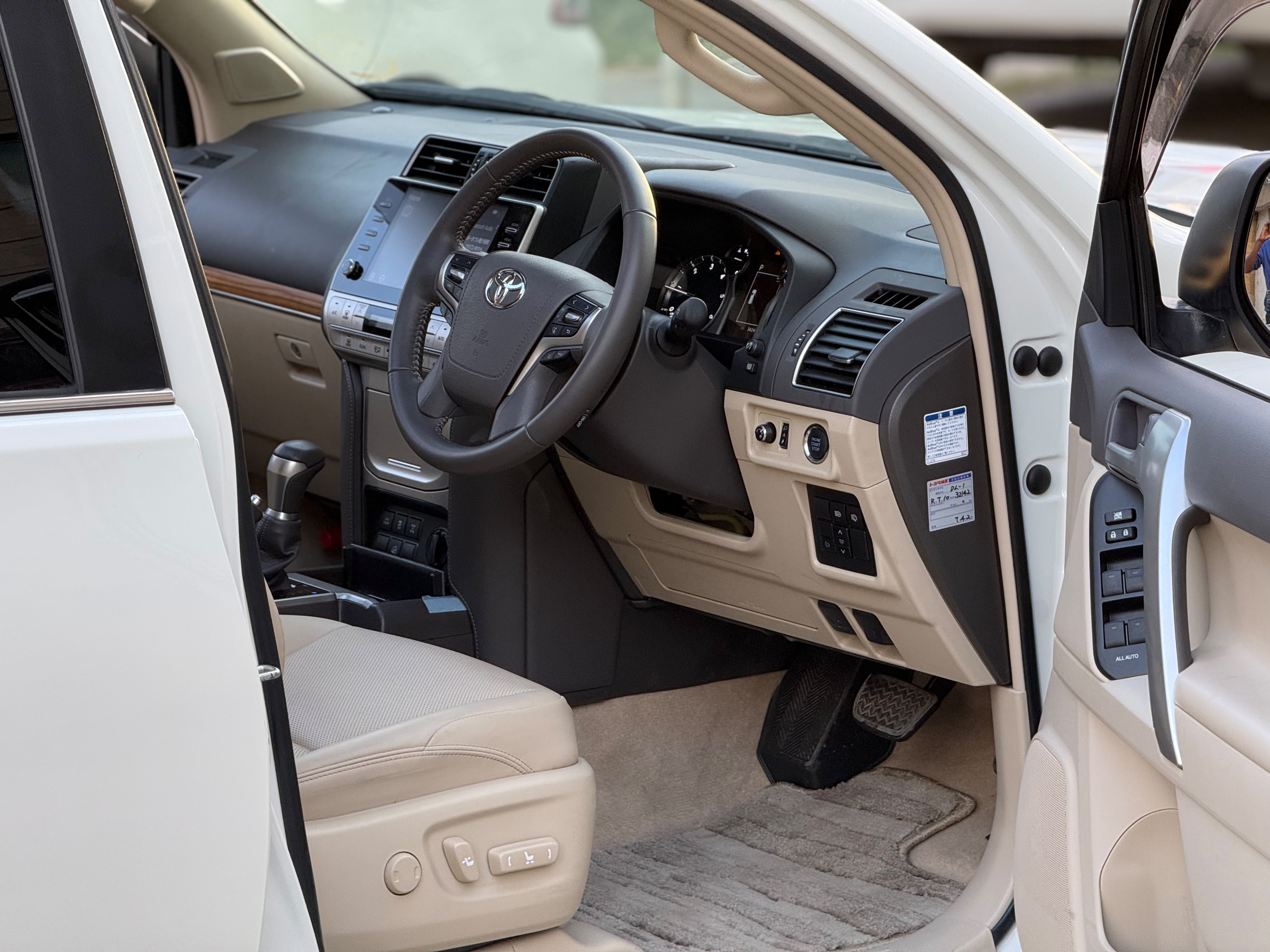 Vehicle photo 5