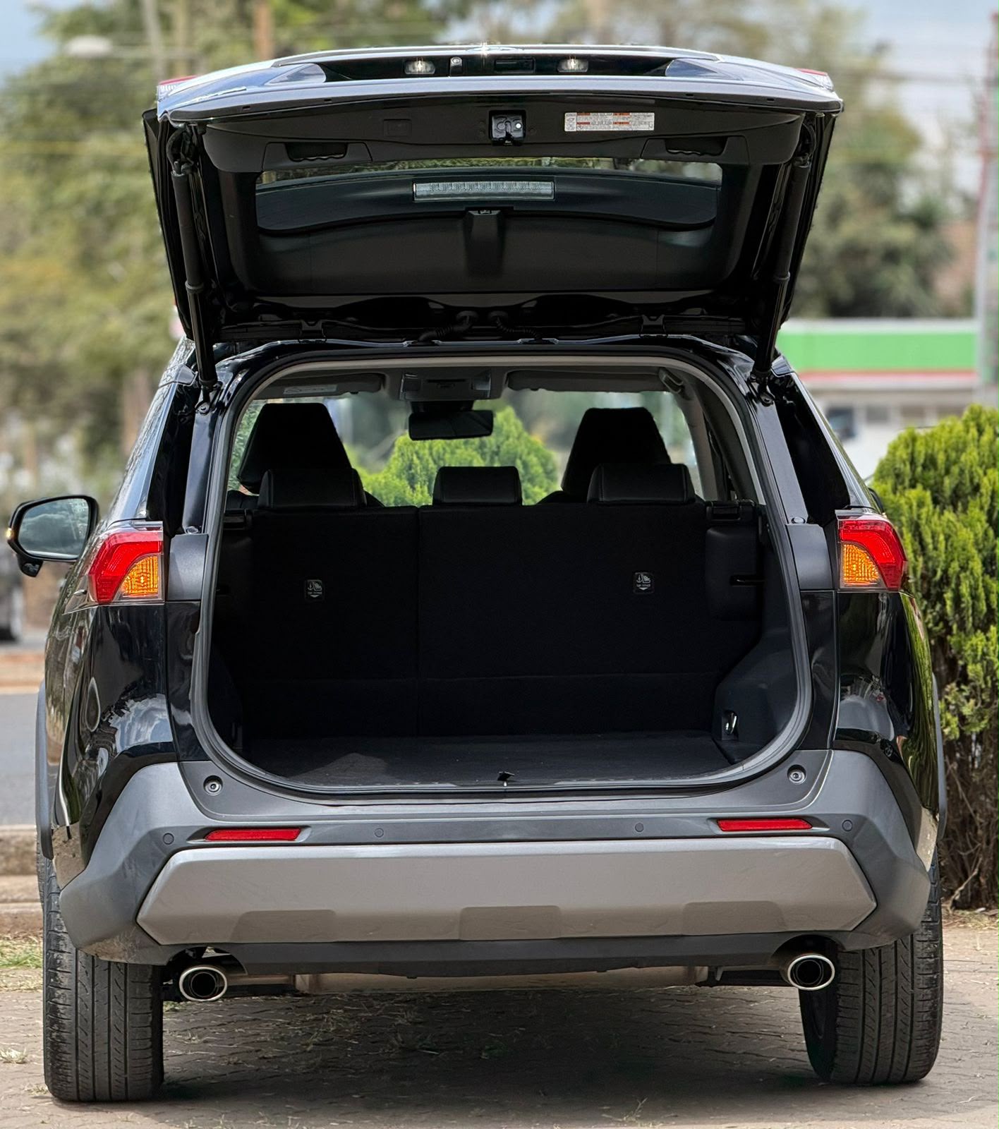 Vehicle photo 8