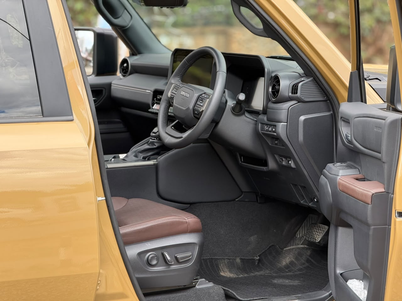 Vehicle photo 5
