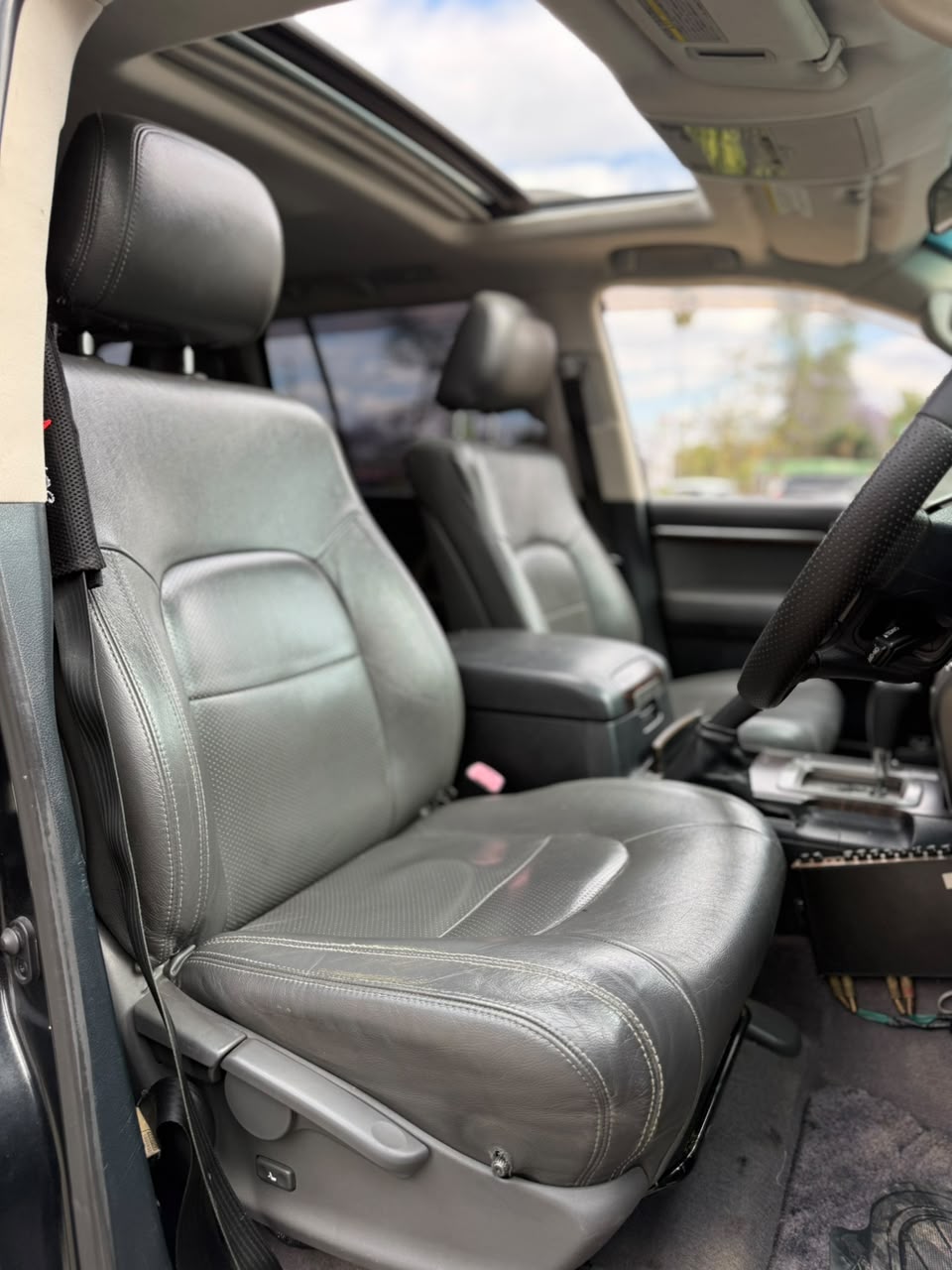 Vehicle photo 6