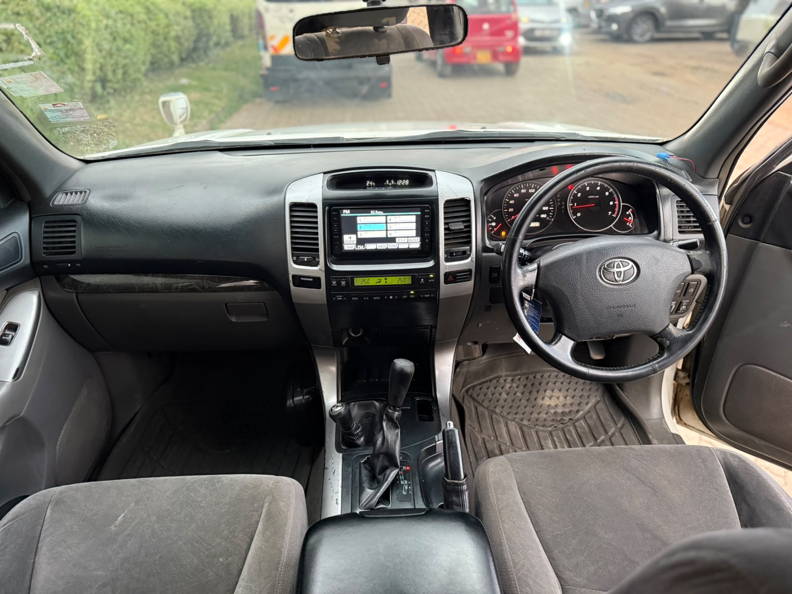 Vehicle photo 8